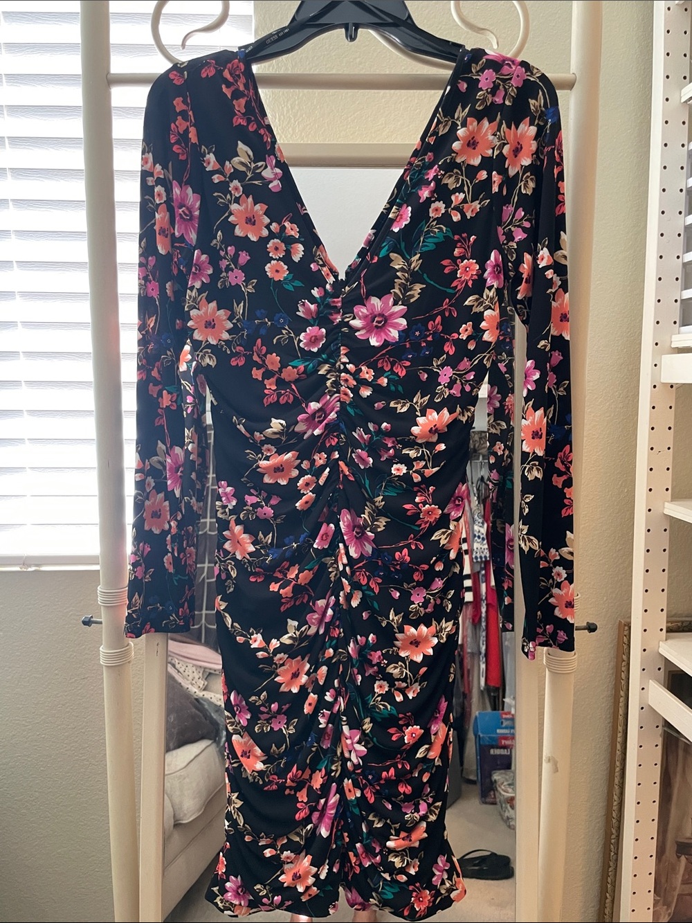 Guess Black Floral V-Neck Ruched Long Sleeve Midi Dress 8